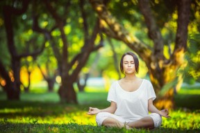 中国足球青训课程加强守门员核心能力培养，青少年足球守门员训练