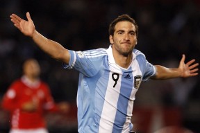 中国篮球结合传统文化打造赛事纪念品创新潮流，篮球文化建设