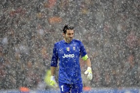 凯莉·麦基翁200米仰泳表现刷新赛会纪录，凯丽麦吉翁