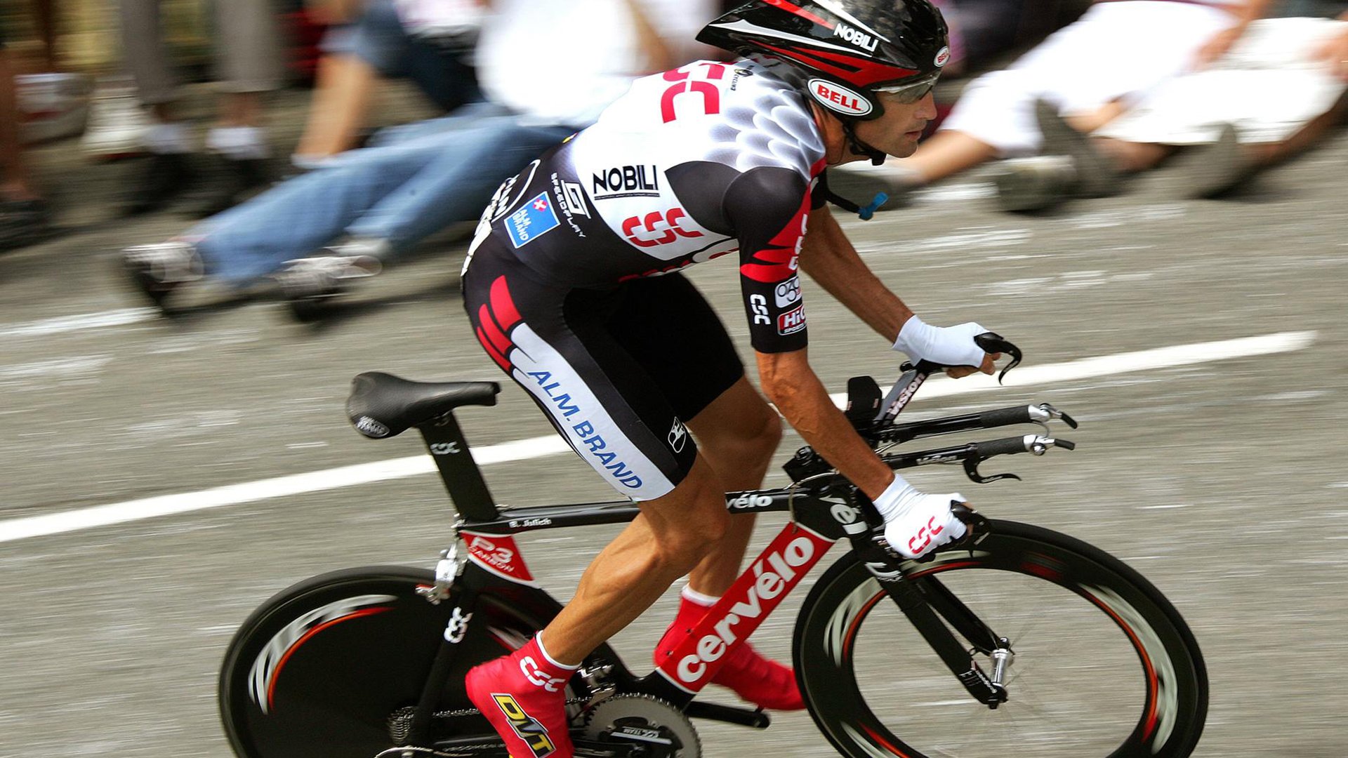 布隆迪男篮在非洲预赛中奋勇向前，战斗精神昂扬